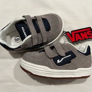 NWT Vans toddler size 6 sneakers.